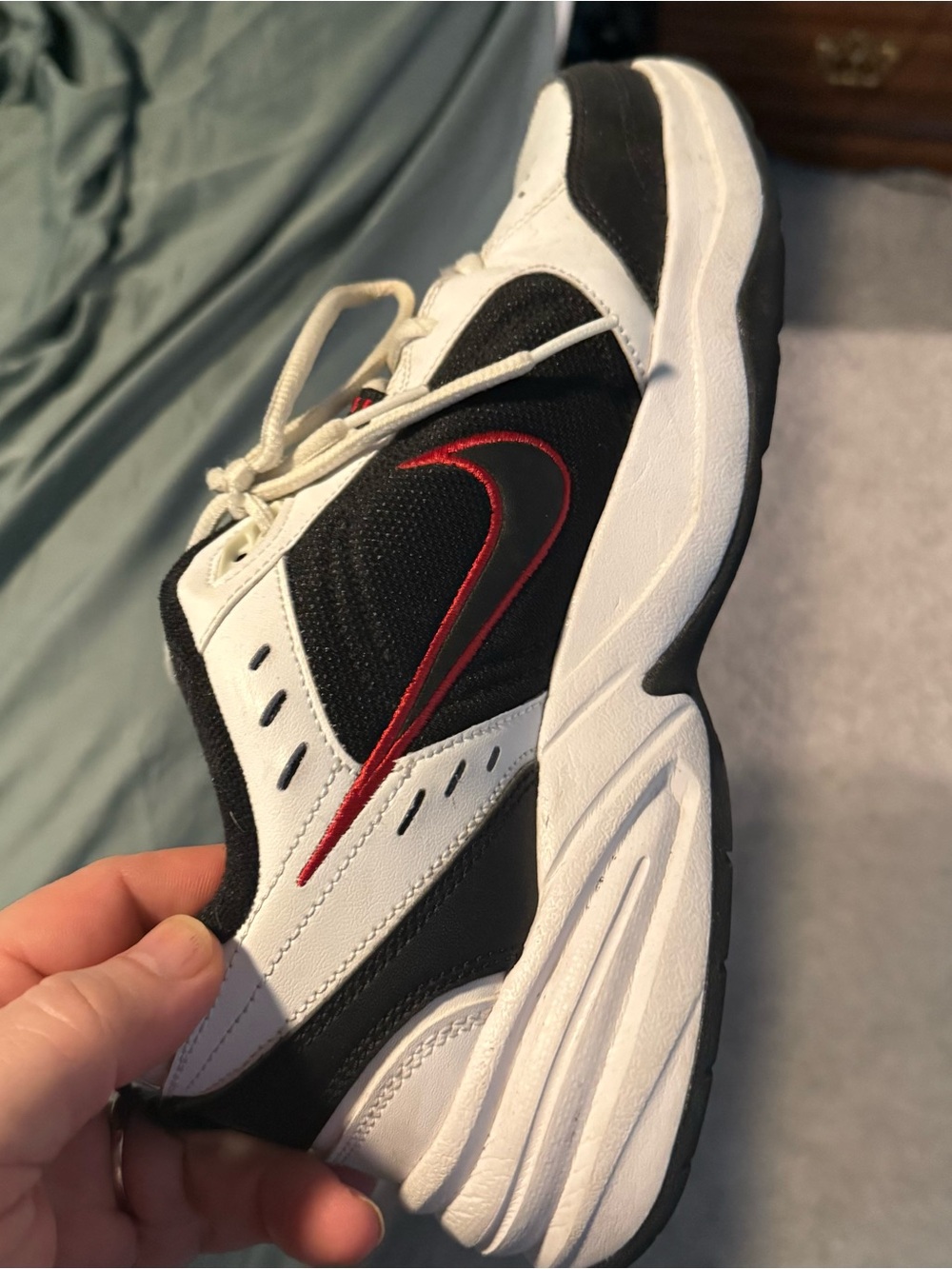 Nike Men’s Black White Red Low-Top Sneaker - size 9. only worn couple times